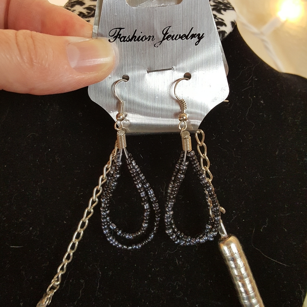 🆕️Beaded Necklace & Earring Set - Picture 3 of 5